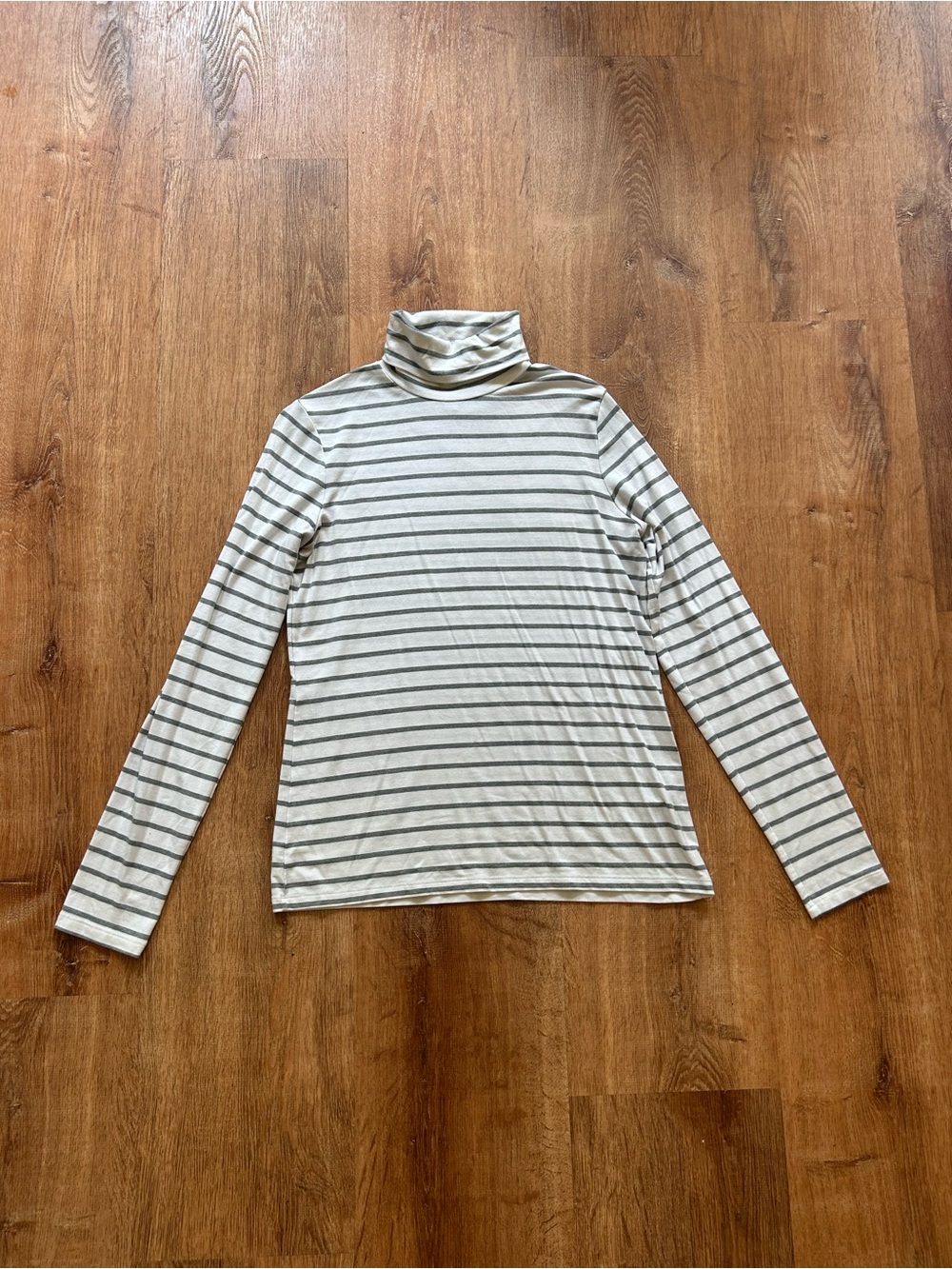 Banana Republic Threadsoft Striped Turtleneck Long-Sleeve Top - White & Gray
